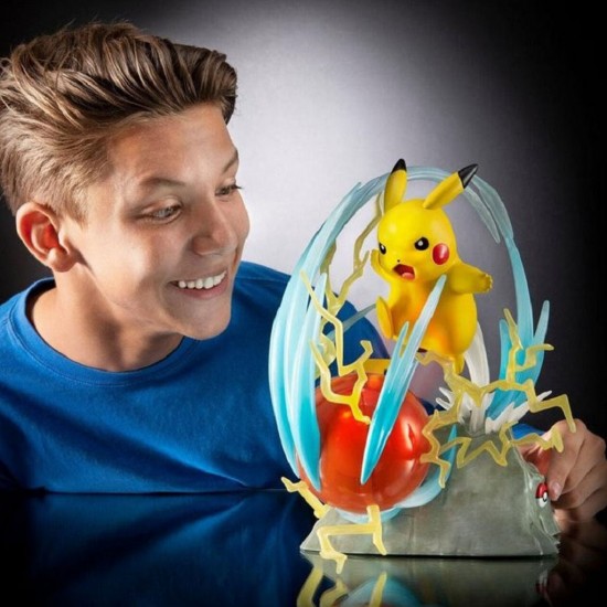 Jazwares Pokemon αγαλματίδιο Pikachu (glow in the dark)