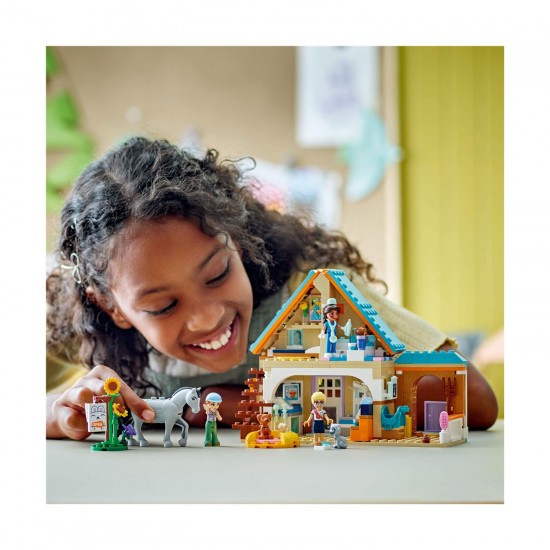 Lego® Friends: Κτηνιατρείο για Άλογα και Κατοικίδια Ζώα 42651
